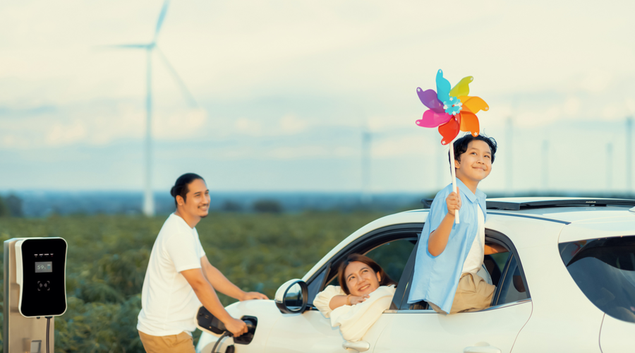 Recommended accessories and gadgets necessary for electric car travel